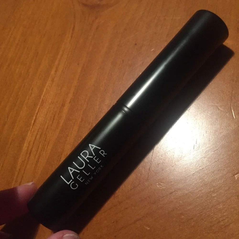 Laura Geller Retractable Powder Brush